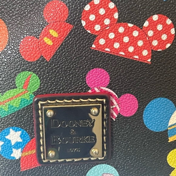 Dooney & Bourke/ Disney “I Am Ear Hat” handbag - Picture 3 of 11